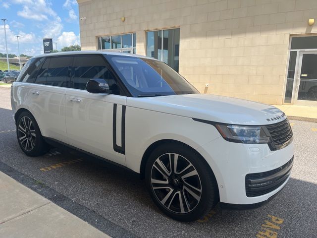 2023 Land Rover Range Rover SE photo 3