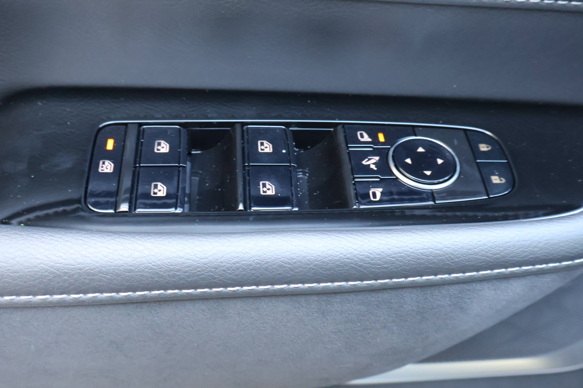 2026 Infiniti QX80 Luxe photo 14