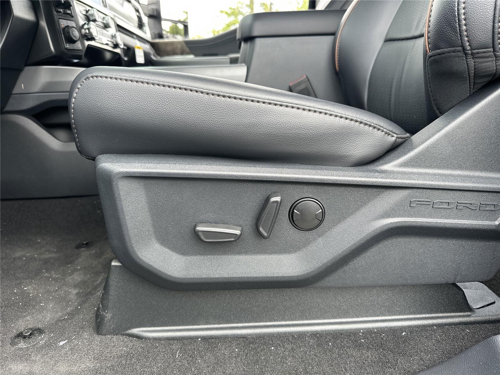 2025 Ford F-250 Lariat photo 23