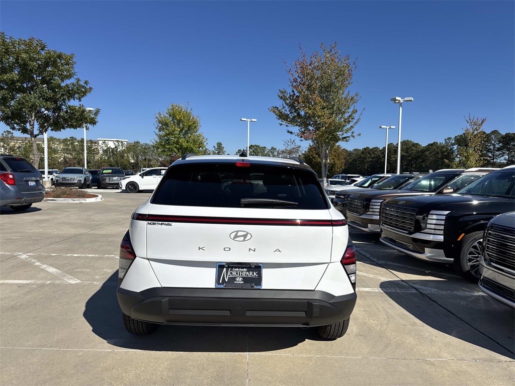2026 Hyundai Kona SEL photo 4