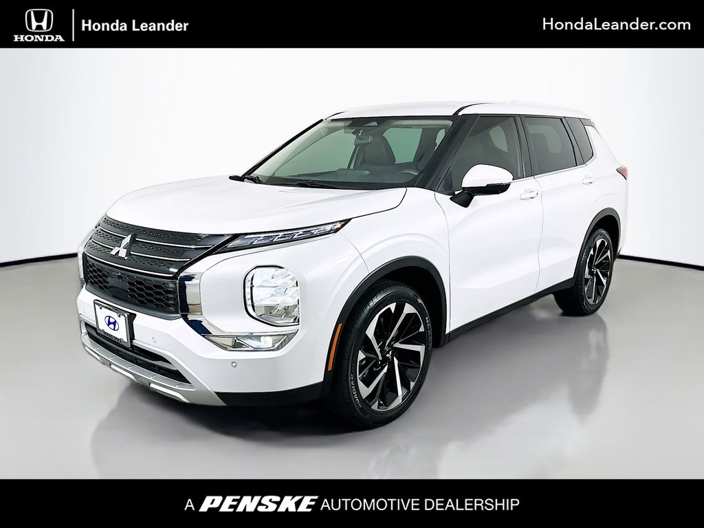 2023 Mitsubishi Outlander SE's photo