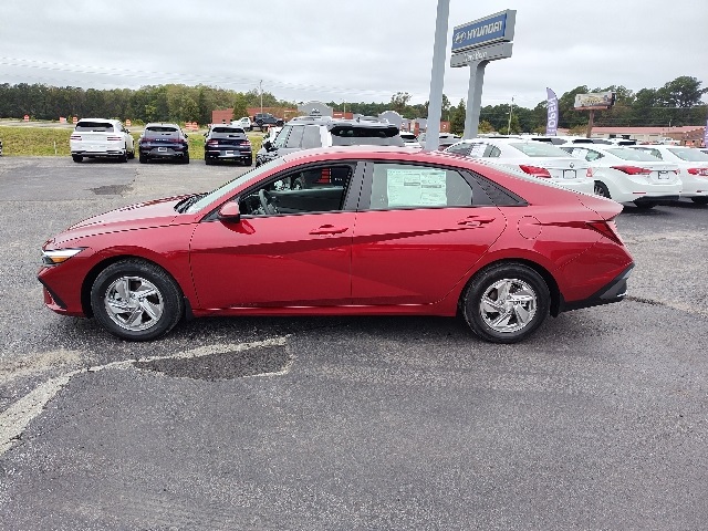 2025 Hyundai Elantra SE photo 4