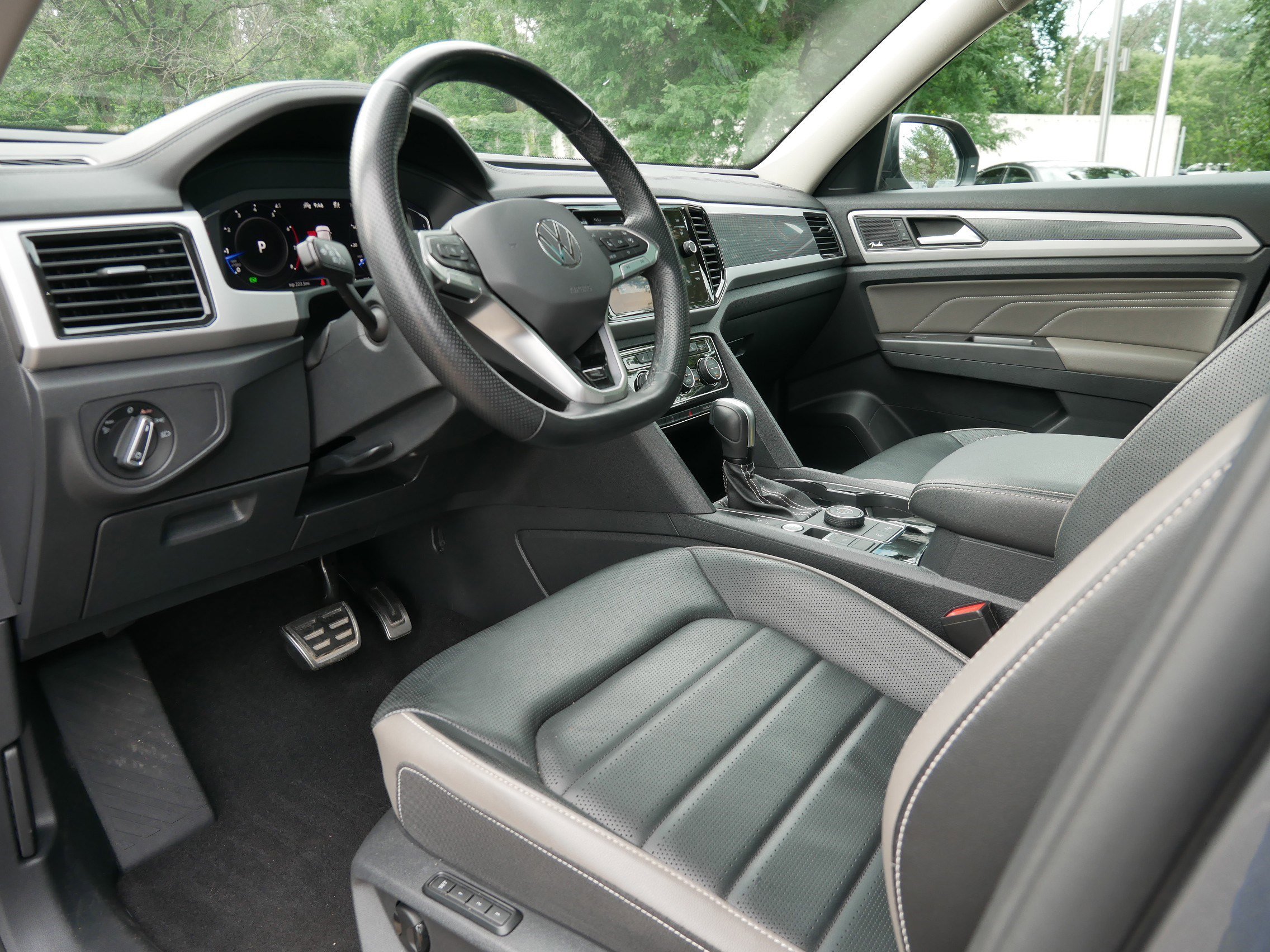 2022 Volkswagen Atlas V6 SEL Premium R-Line photo 12