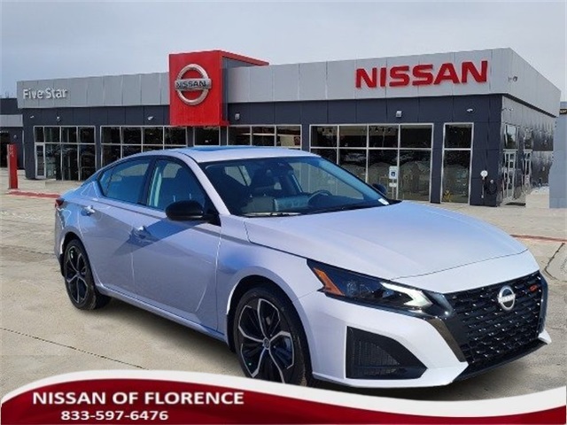 2025 Nissan Altima SR's photo