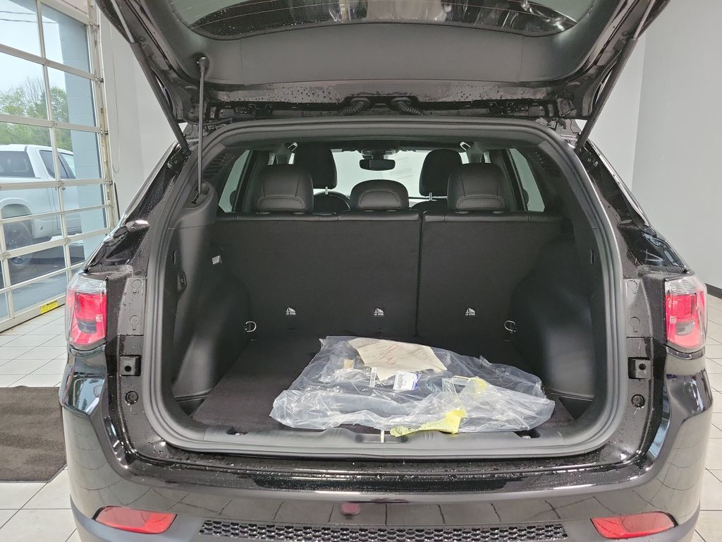 2026 Jeep Compass Latitude photo 4