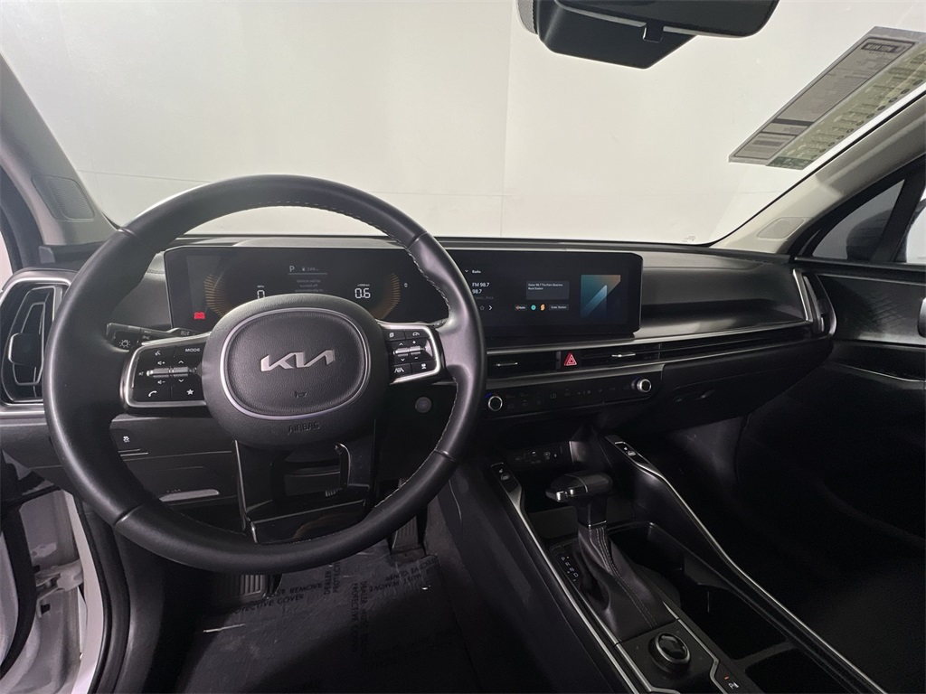 2024 Kia Sorento S photo 11
