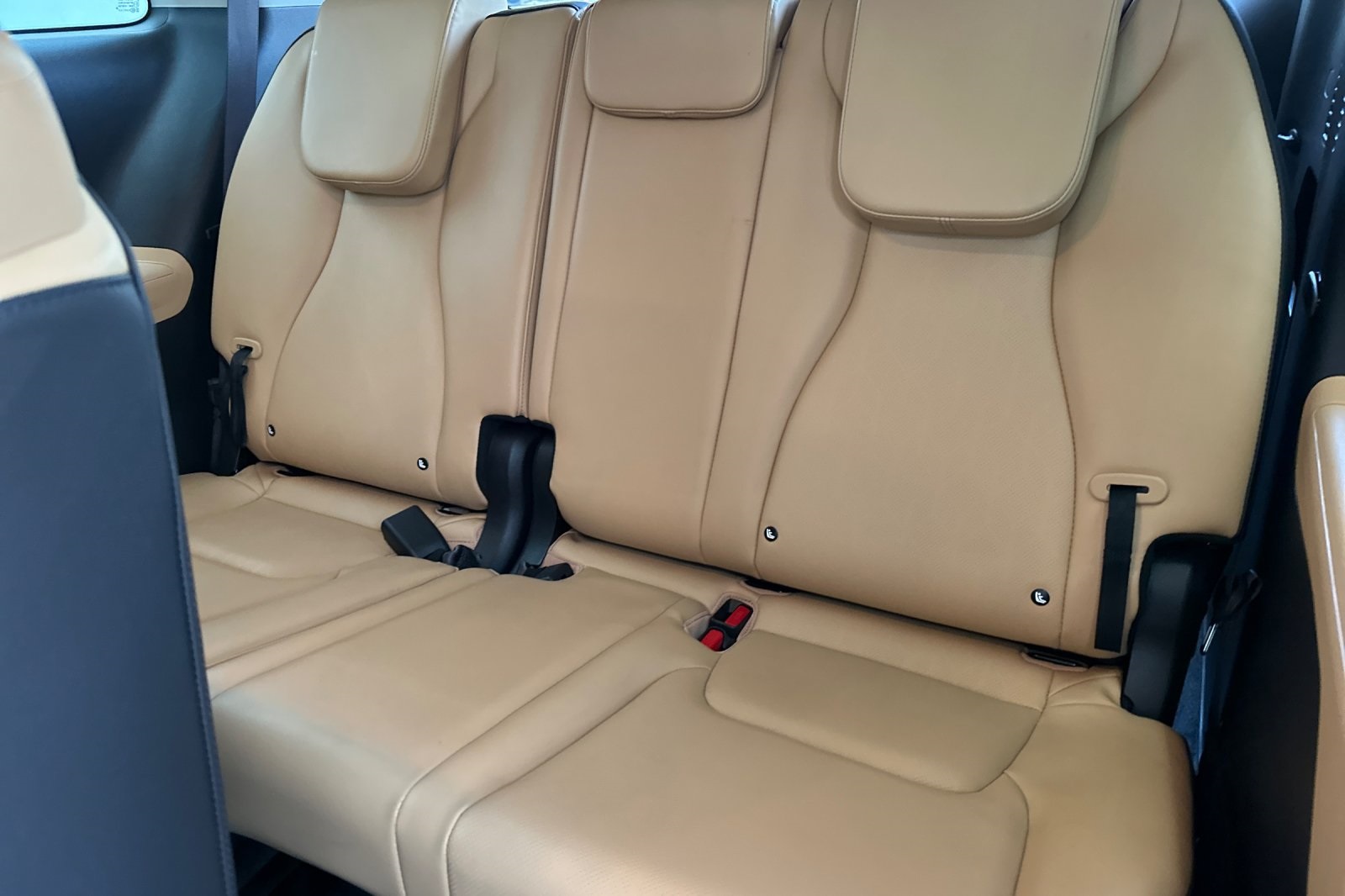 2024 Kia Carnival LX photo 15