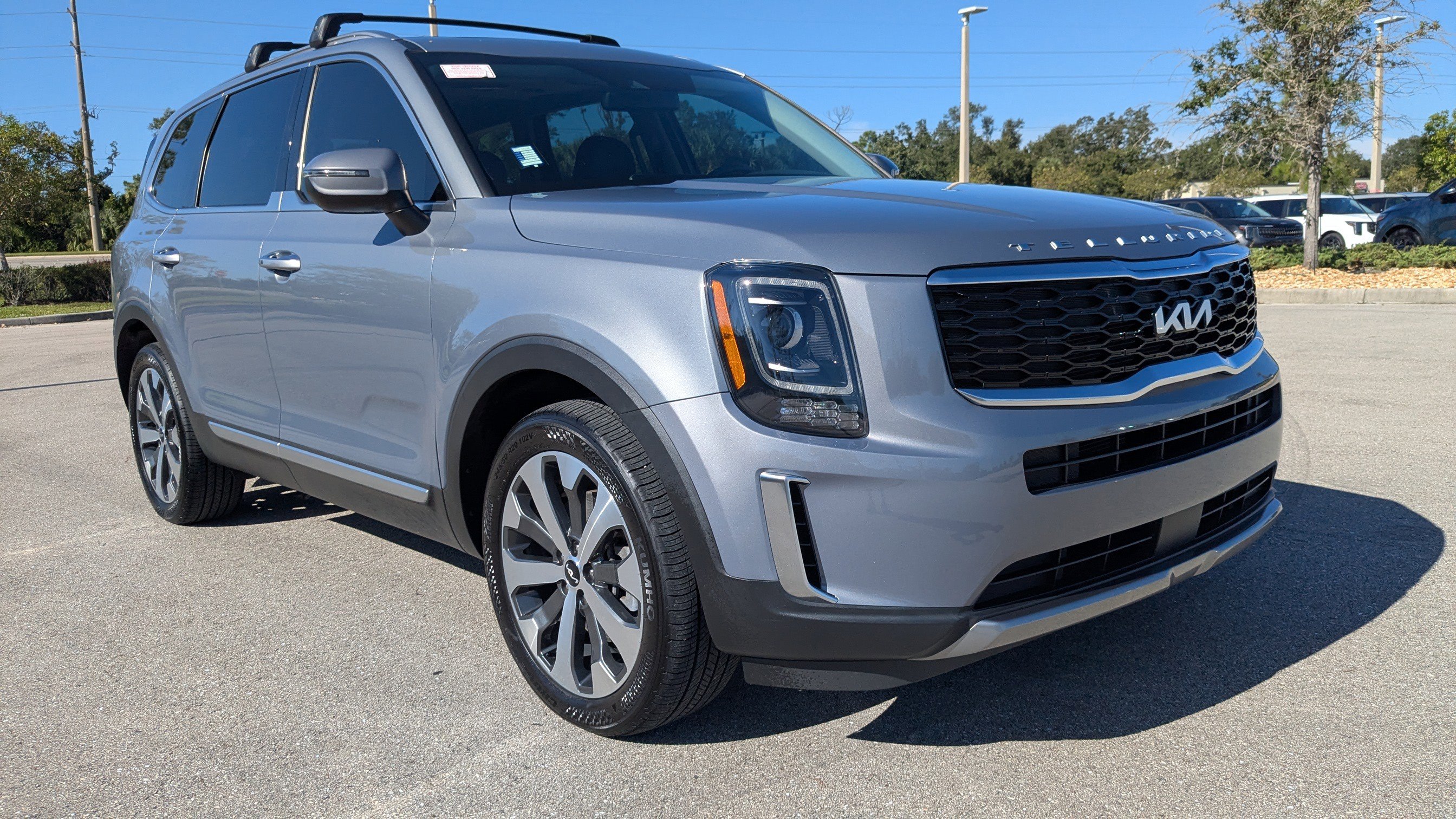 2022 Kia Telluride S photo 2