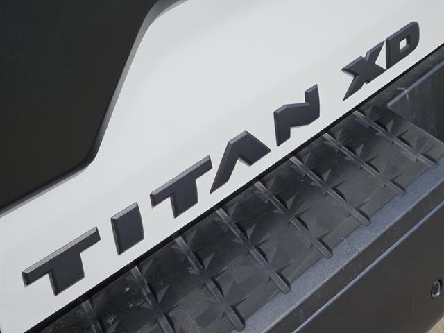 2024 Nissan Titan PRO-4X photo 7