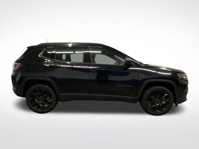 2025 Jeep Compass Latitude photo 2