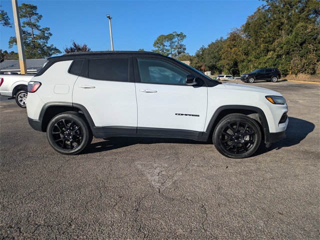 2024 Jeep Compass Latitude photo 3