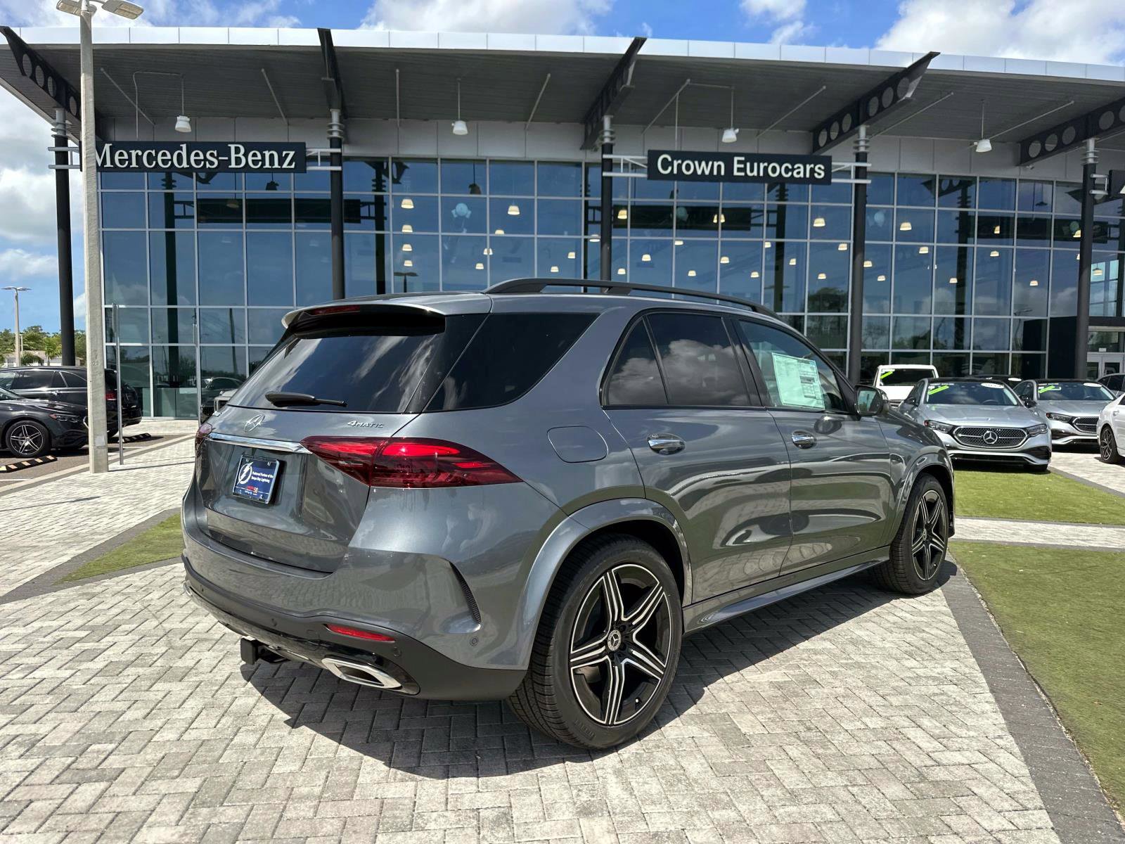 2025 Mercedes Benz GLE 580 4MATIC photo 4