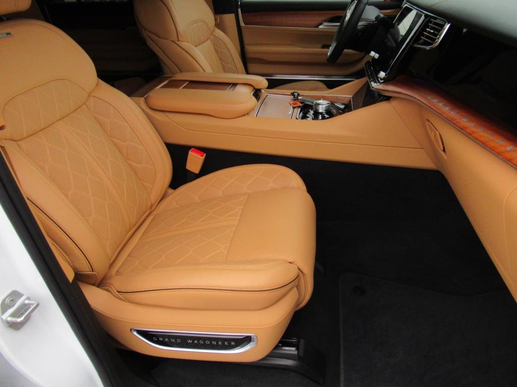 2024 Jeep Grand Wagoneer III photo 9