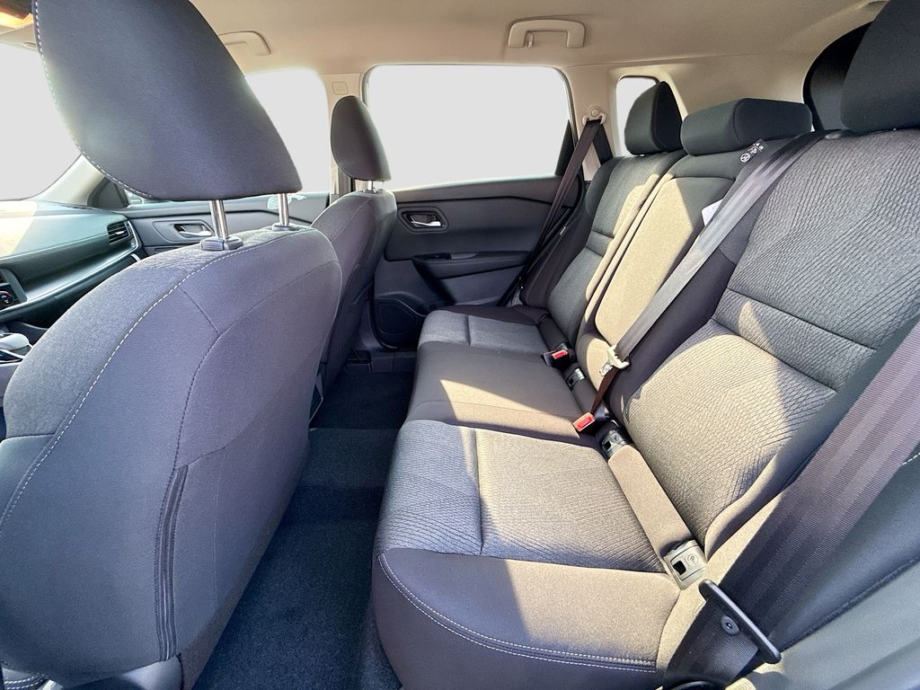 2026 Nissan Rogue SV photo 15