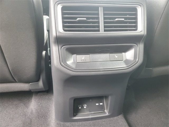 2025 Volkswagen Atlas Cross Sport SEL photo 4