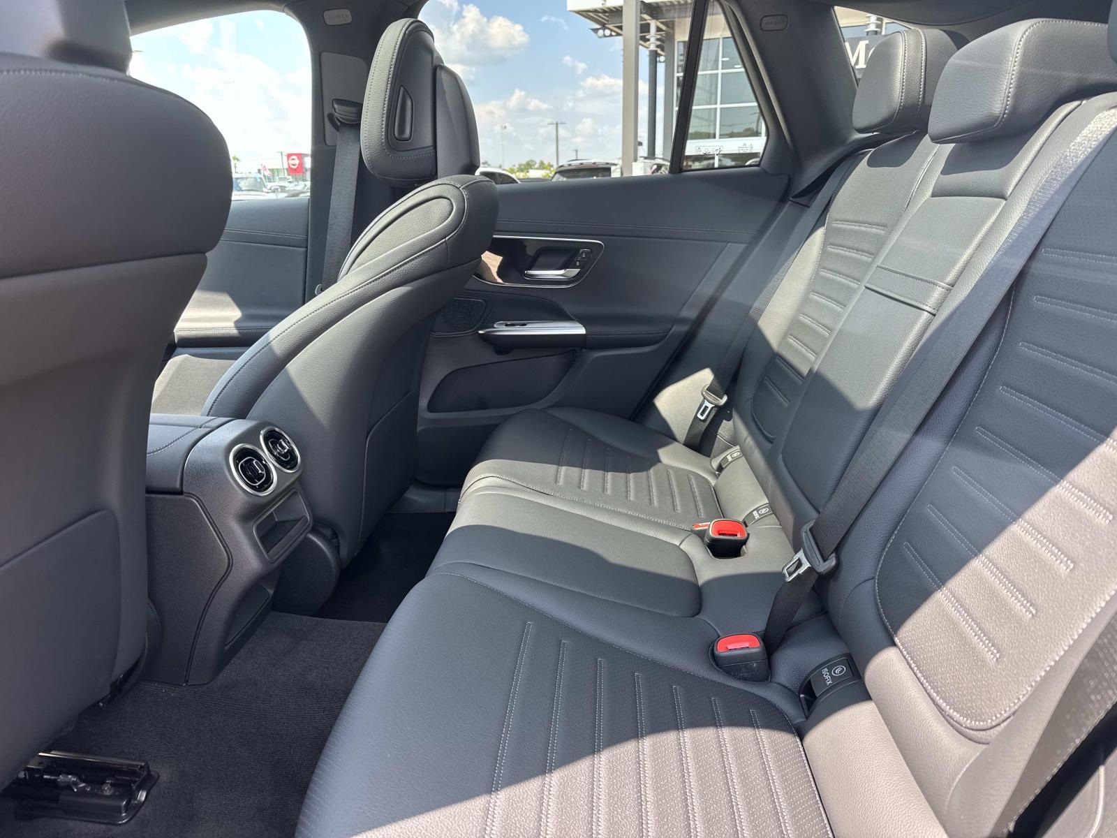 2026 Mercedes Benz GLC 300 photo 5