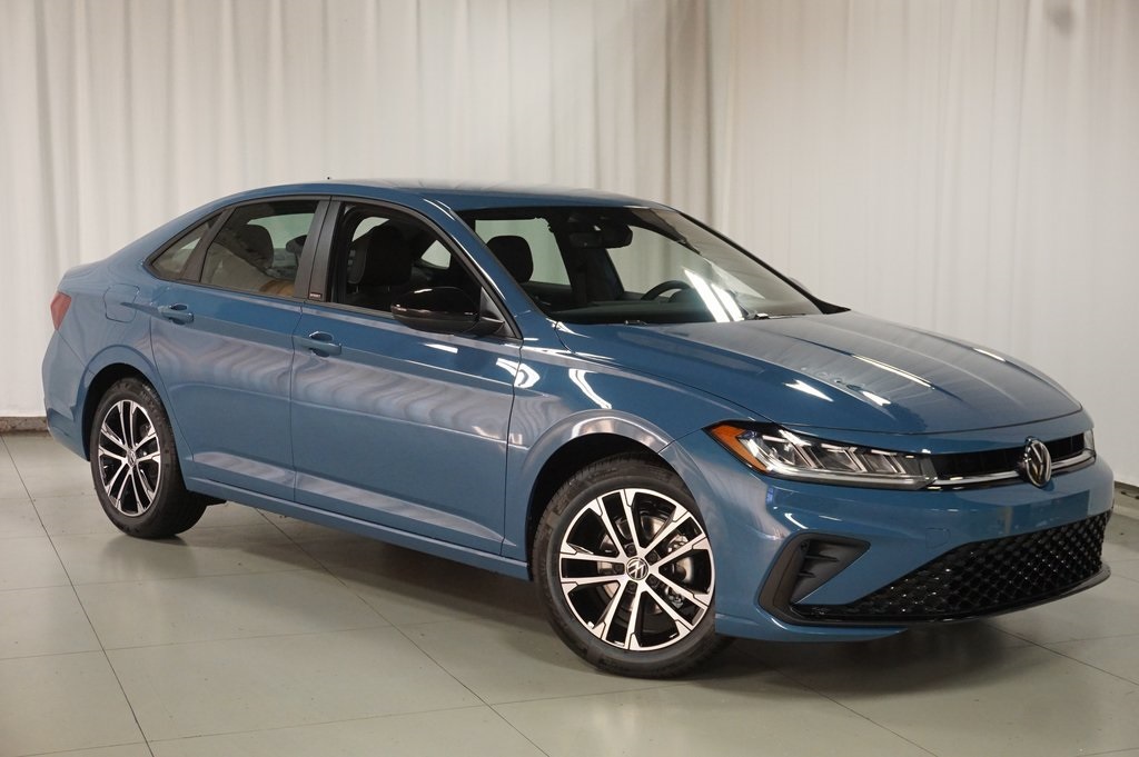 2025 Volkswagen Jetta 1.5T Sport photo 3