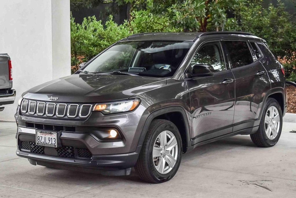 2022 Jeep Compass Latitude photo 3