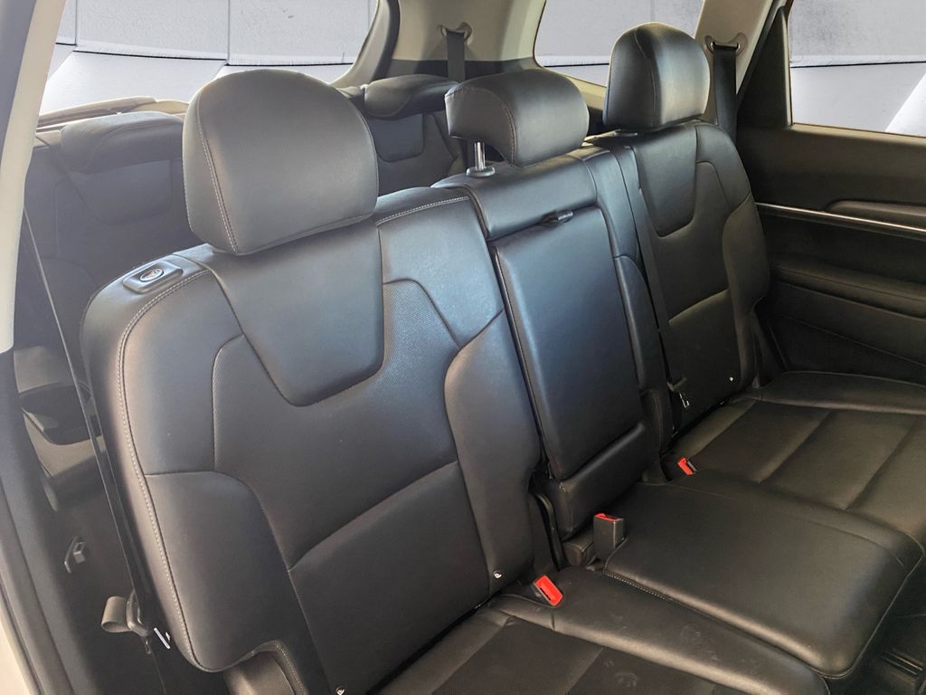 2022 Kia Telluride LX photo 12