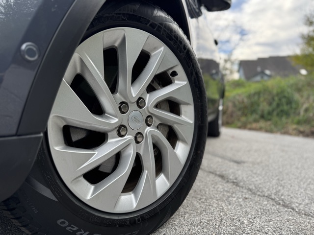 2025 Land Rover Discovery S photo 2