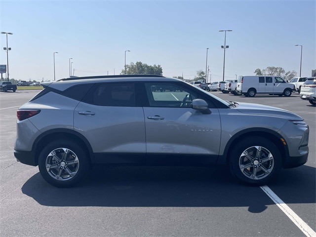 2023 Chevrolet Blazer 2LT photo 2
