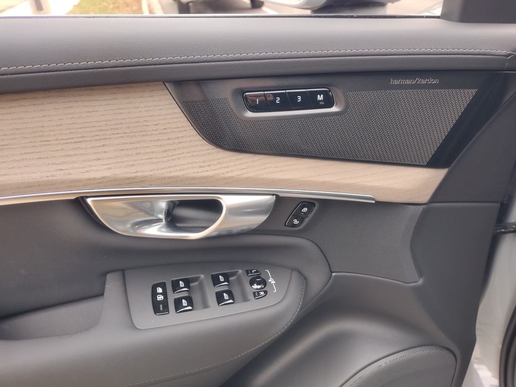 2026 VOLVO XC90 - Image 10