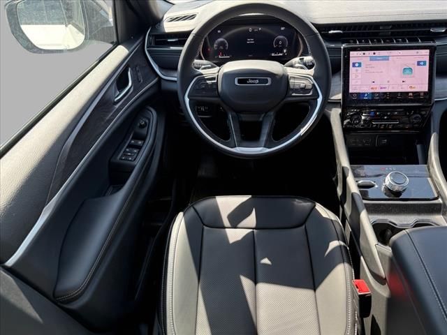 2025 Jeep Grand Cherokee Limited photo 4