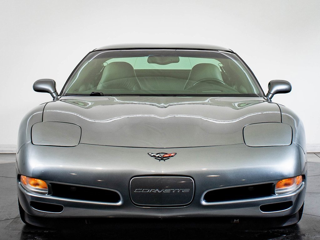 2004 Chevrolet Corvette photo 2