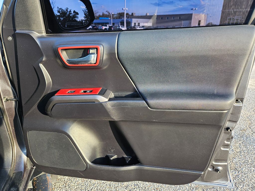 2020 Toyota Tacoma TRD Sport photo 30