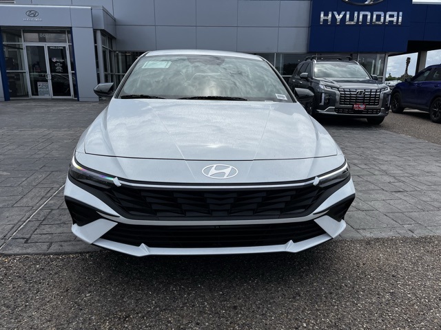 2025 Hyundai Elantra SEL Sport photo 2