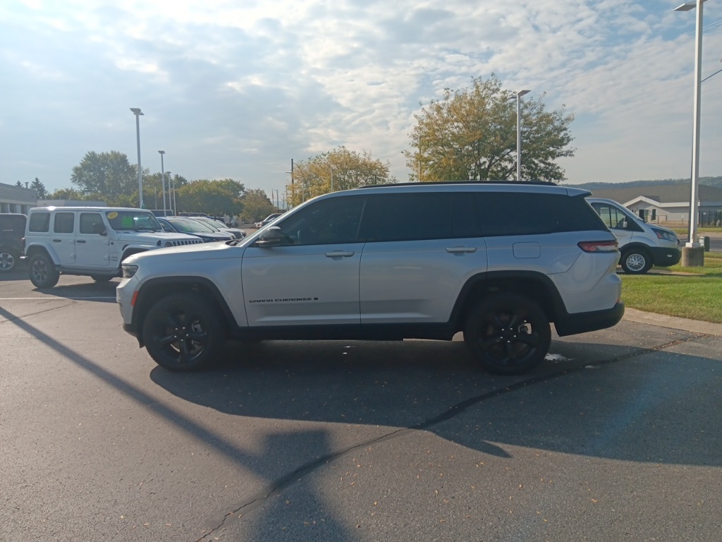 2023 Jeep Grand Cherokee Altitude photo 14