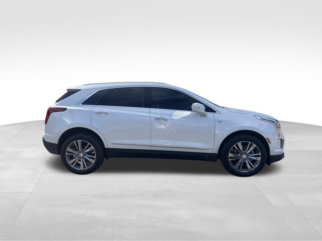 2025 Cadillac XT5 Premium Luxury photo 2
