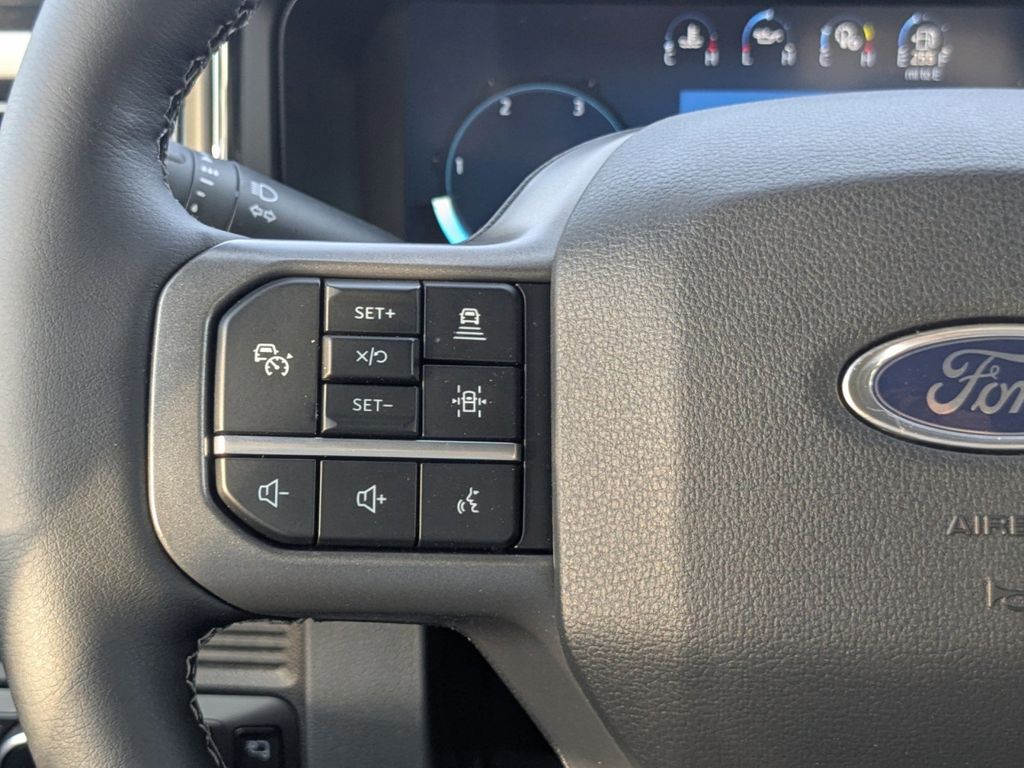 2025 Ford F-350 Lariat photo 26