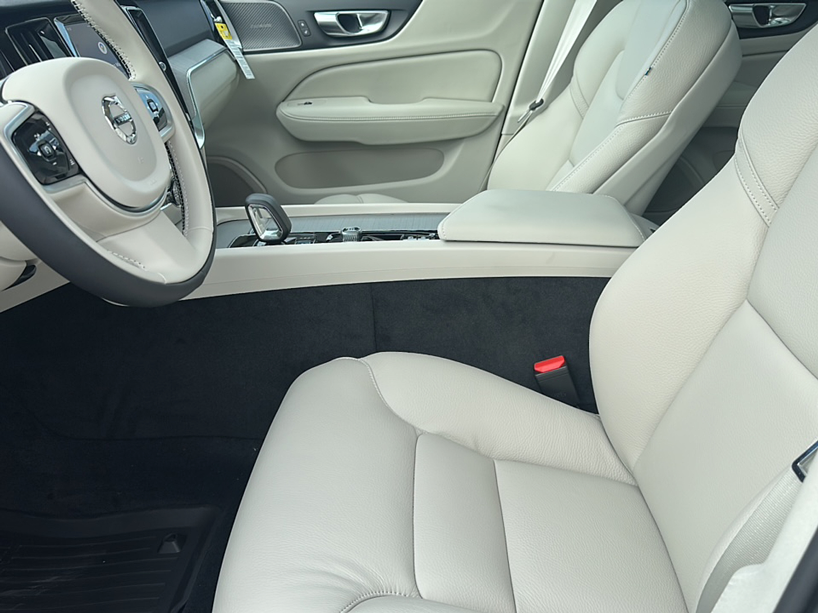 2026 Volvo V60 Cross Country B5 AWD Plus photo 4