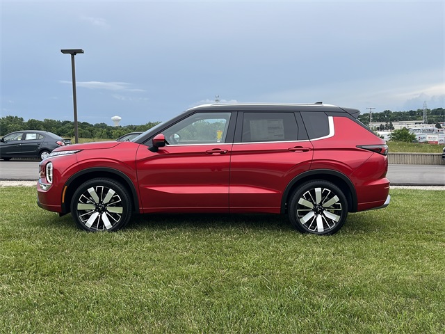 2025 Mitsubishi Outlander SEL photo 2