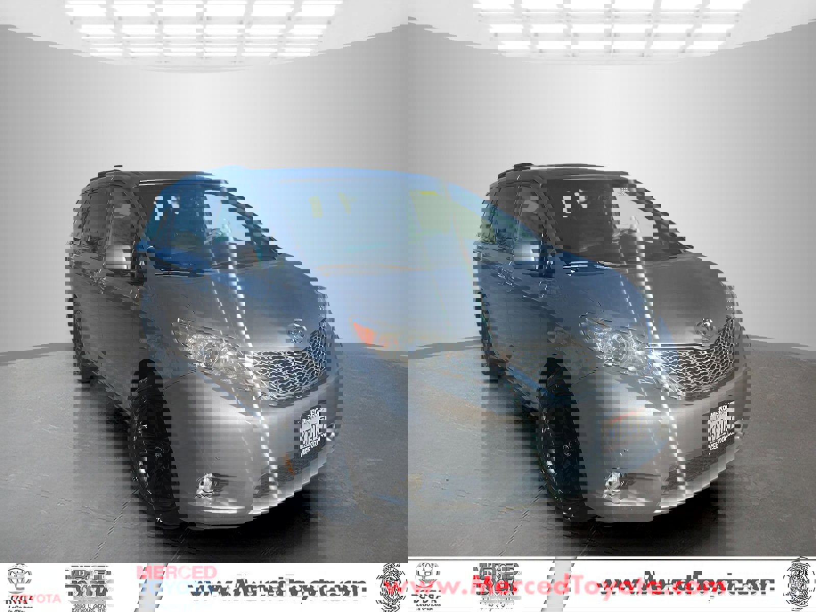 2011 Toyota Sienna XLE's photo