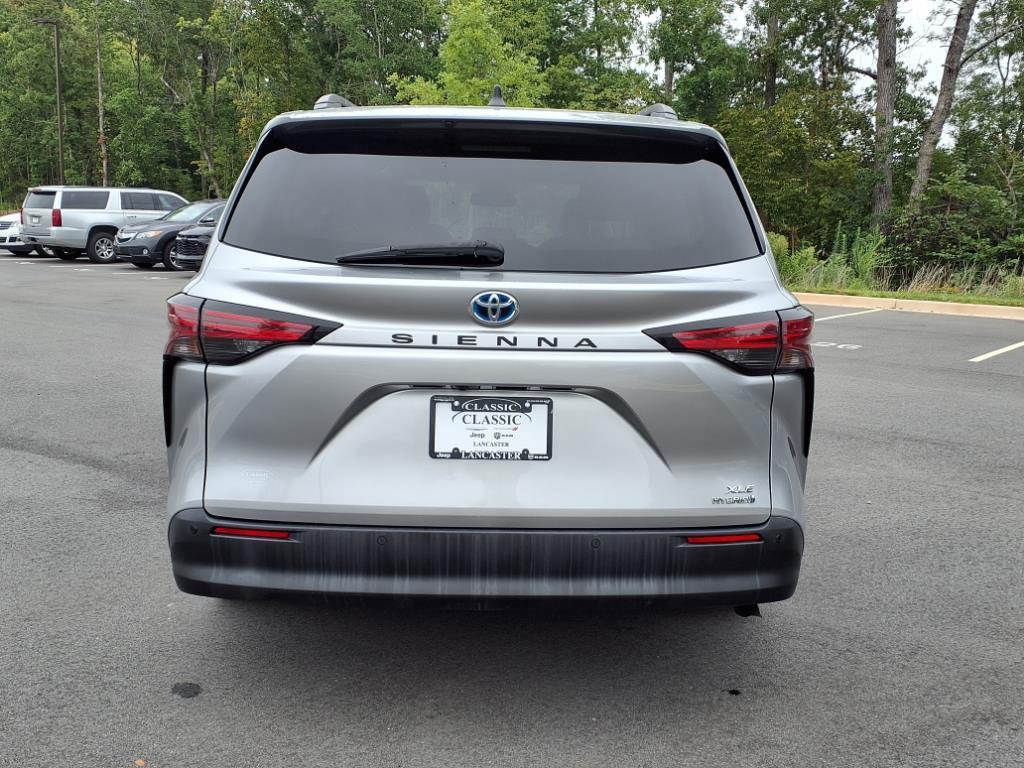 2021 Toyota Sienna XLE photo 16