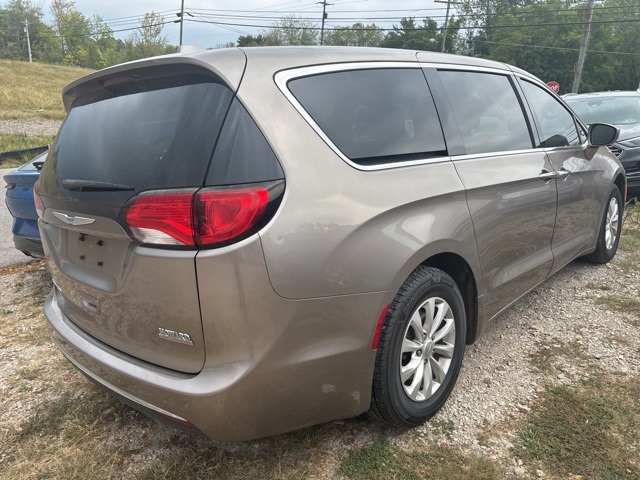 2018 Chrysler Pacifica Touring Plus photo 4