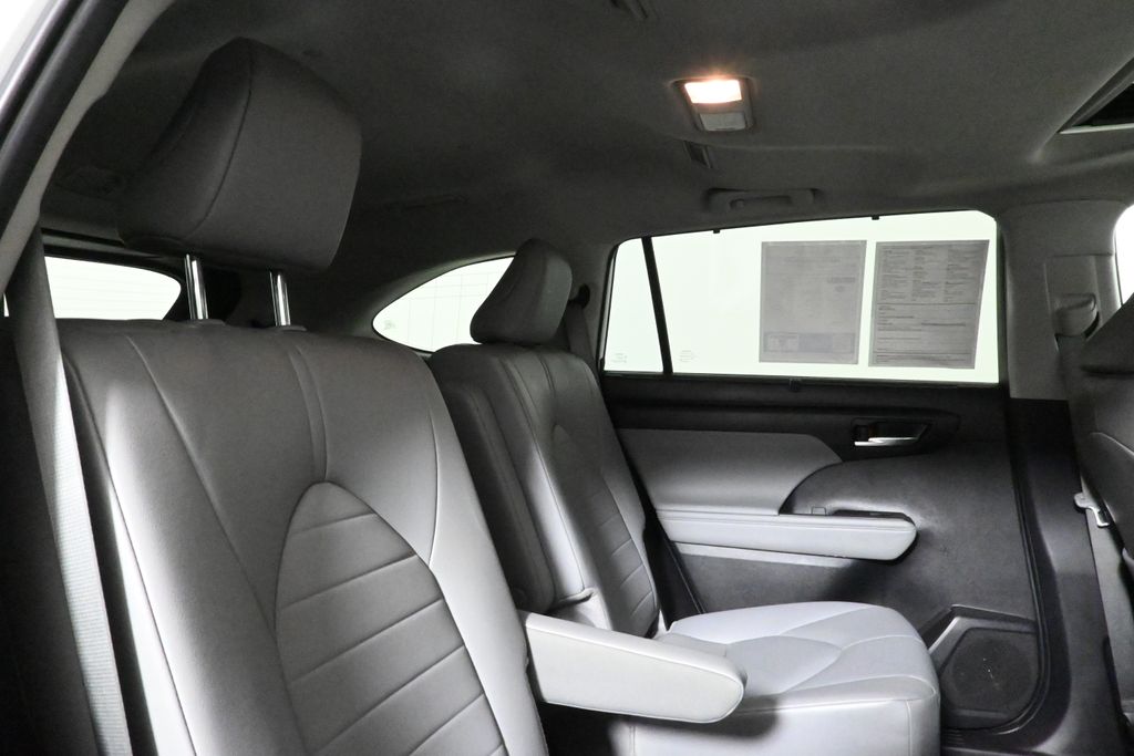 2024 Toyota Highlander XLE photo 35