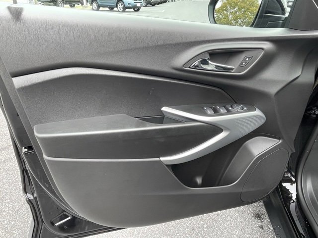 2025 Chevrolet Trax photo 16