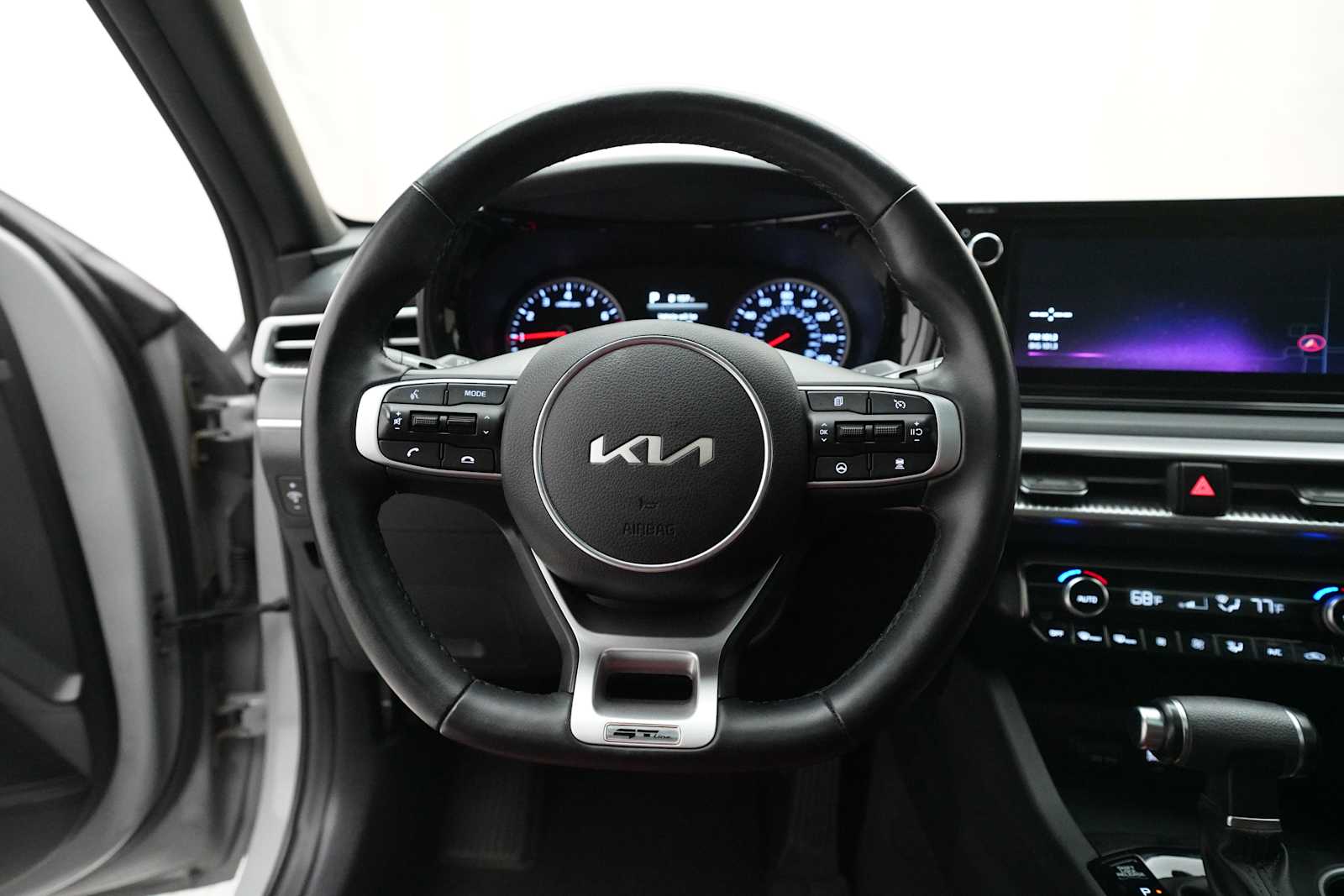 2024 Kia K5 GT-Line photo 3