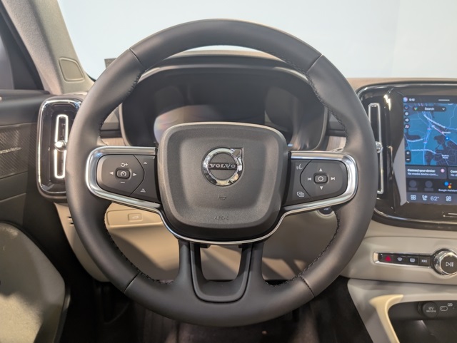 2026 Volvo XC40 photo 13
