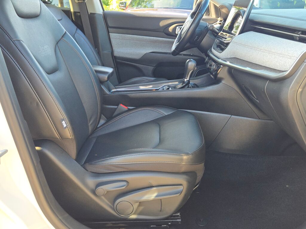 2022 Jeep Compass Latitude Lux photo 6