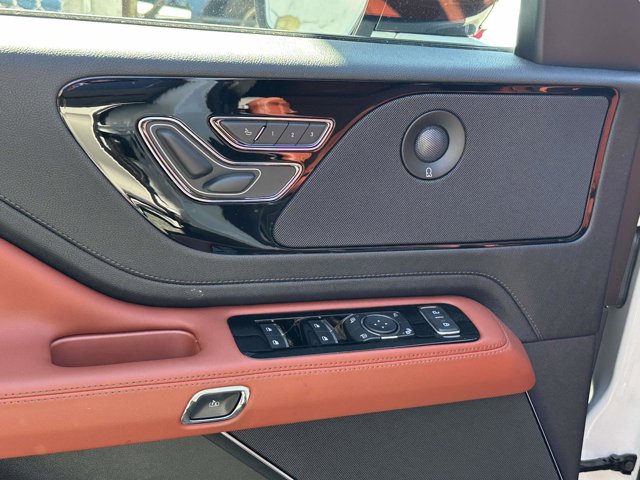 2025 Lincoln Aviator Reserve photo 9