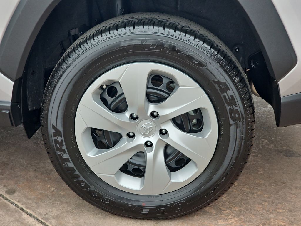 2024 Toyota RAV4 LE photo 29