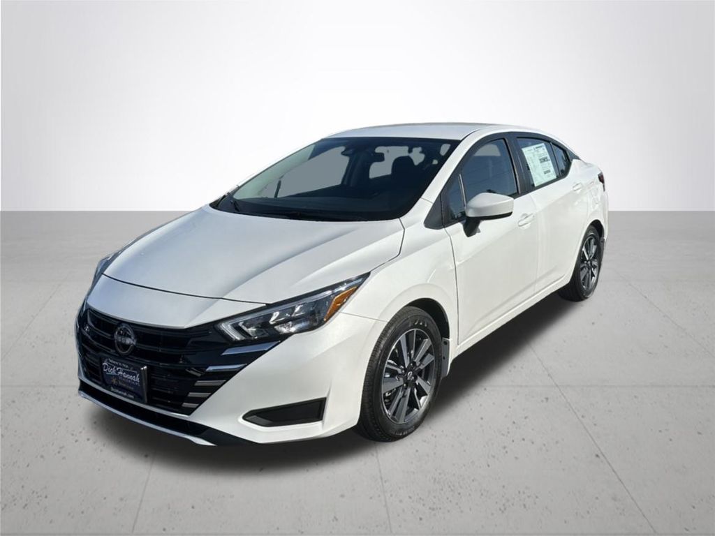 2025 Nissan Versa 1.6 SV photo 2