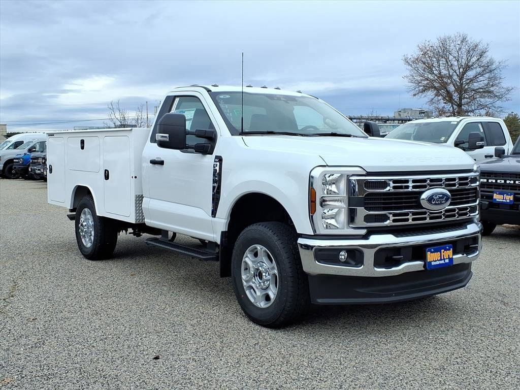 2026 Ford F-350 Super Duty Chassis Cab XLT's photo