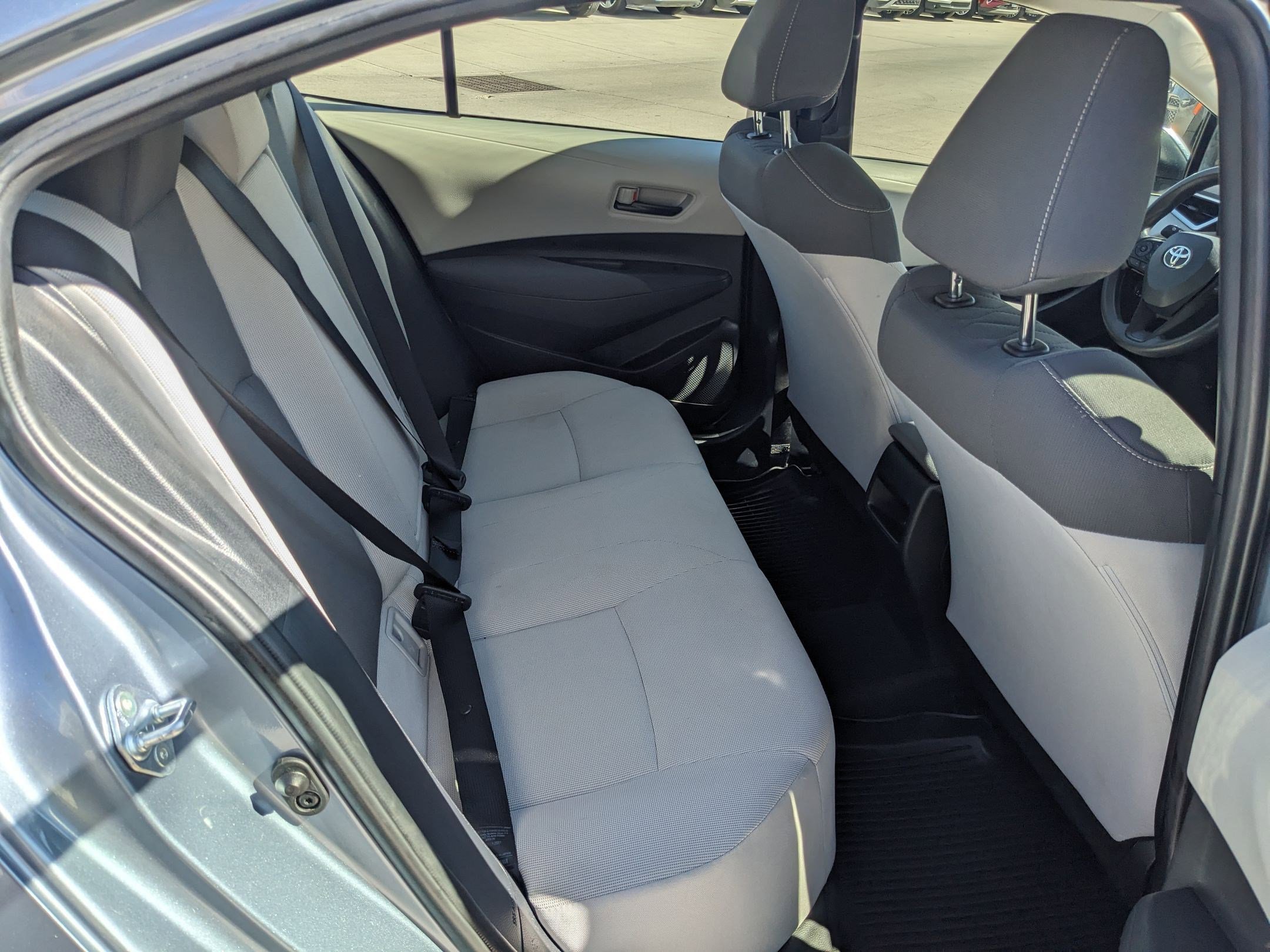 2022 Toyota Corolla LE photo 17