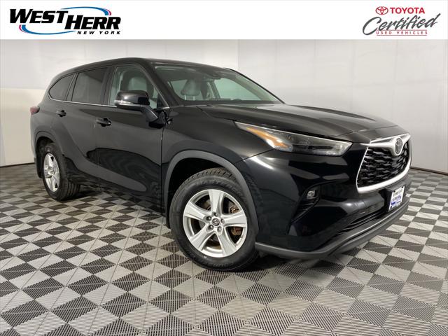 2024 Toyota Highlander LE's photo