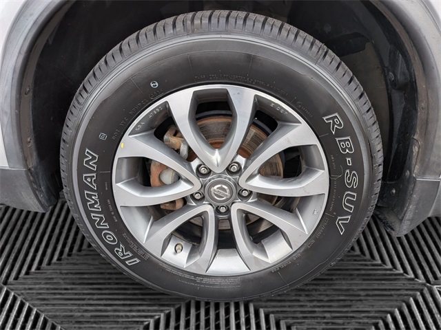 2019 Nissan Rogue SV photo 4